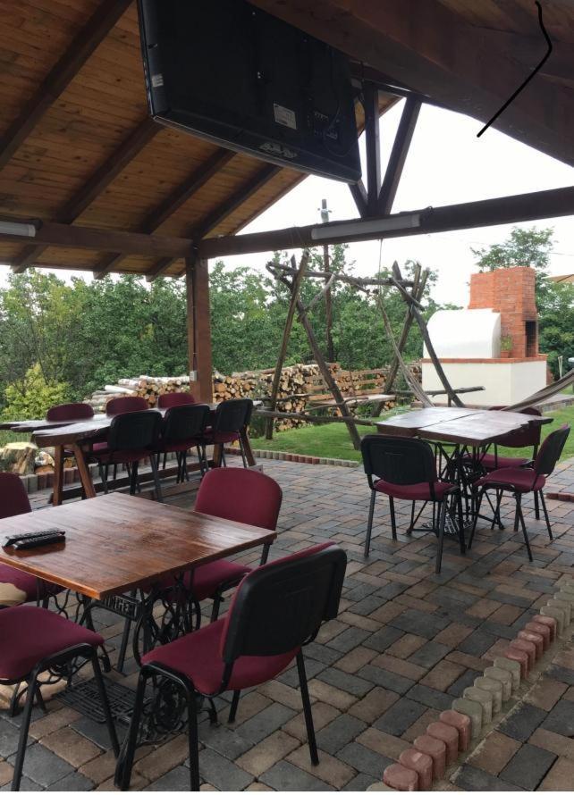 Caravans Park & Glamping Tents In The Vineyard Villa Turda Exterior photo